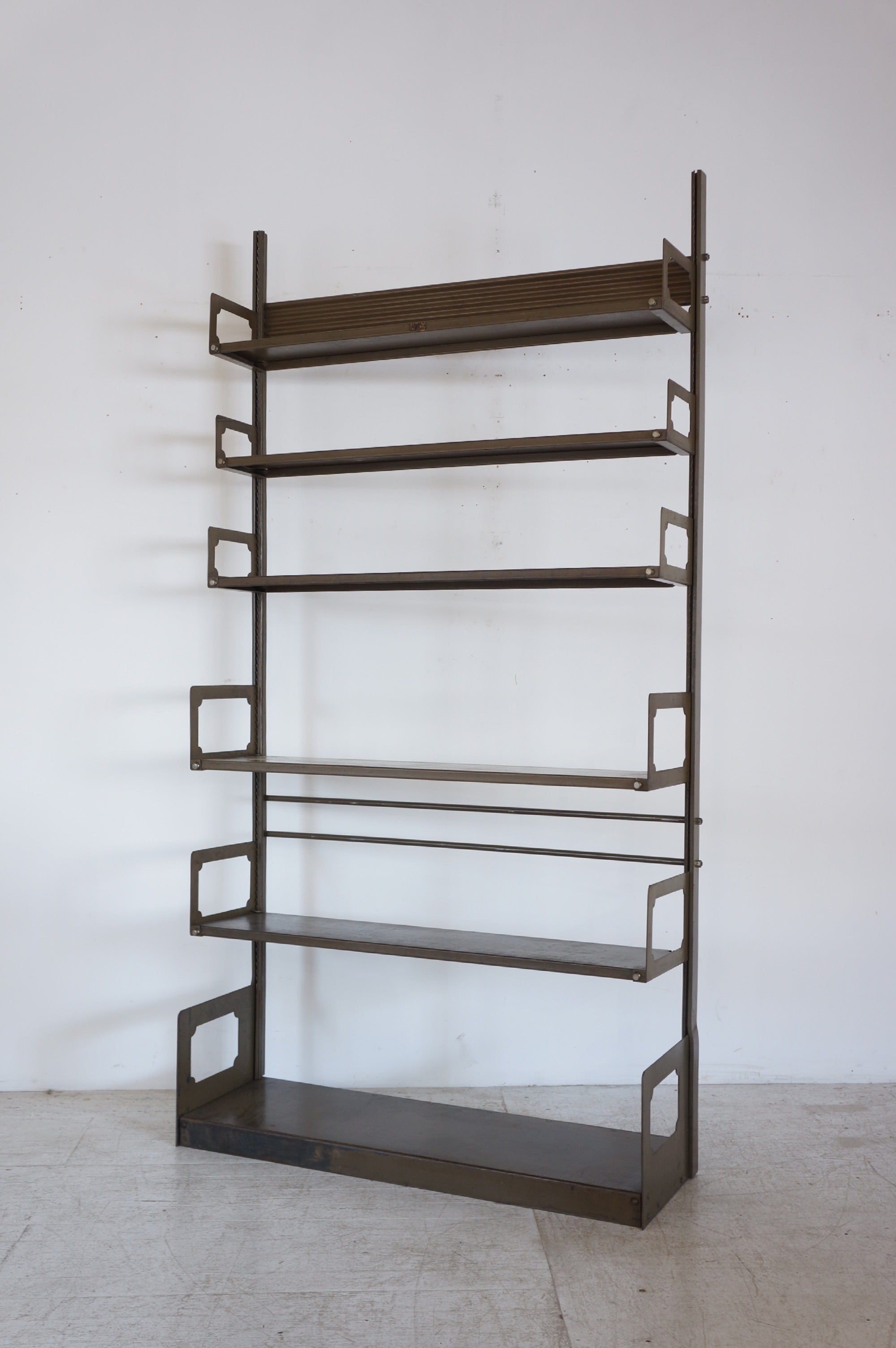 Metal Shelf / STRAFOR