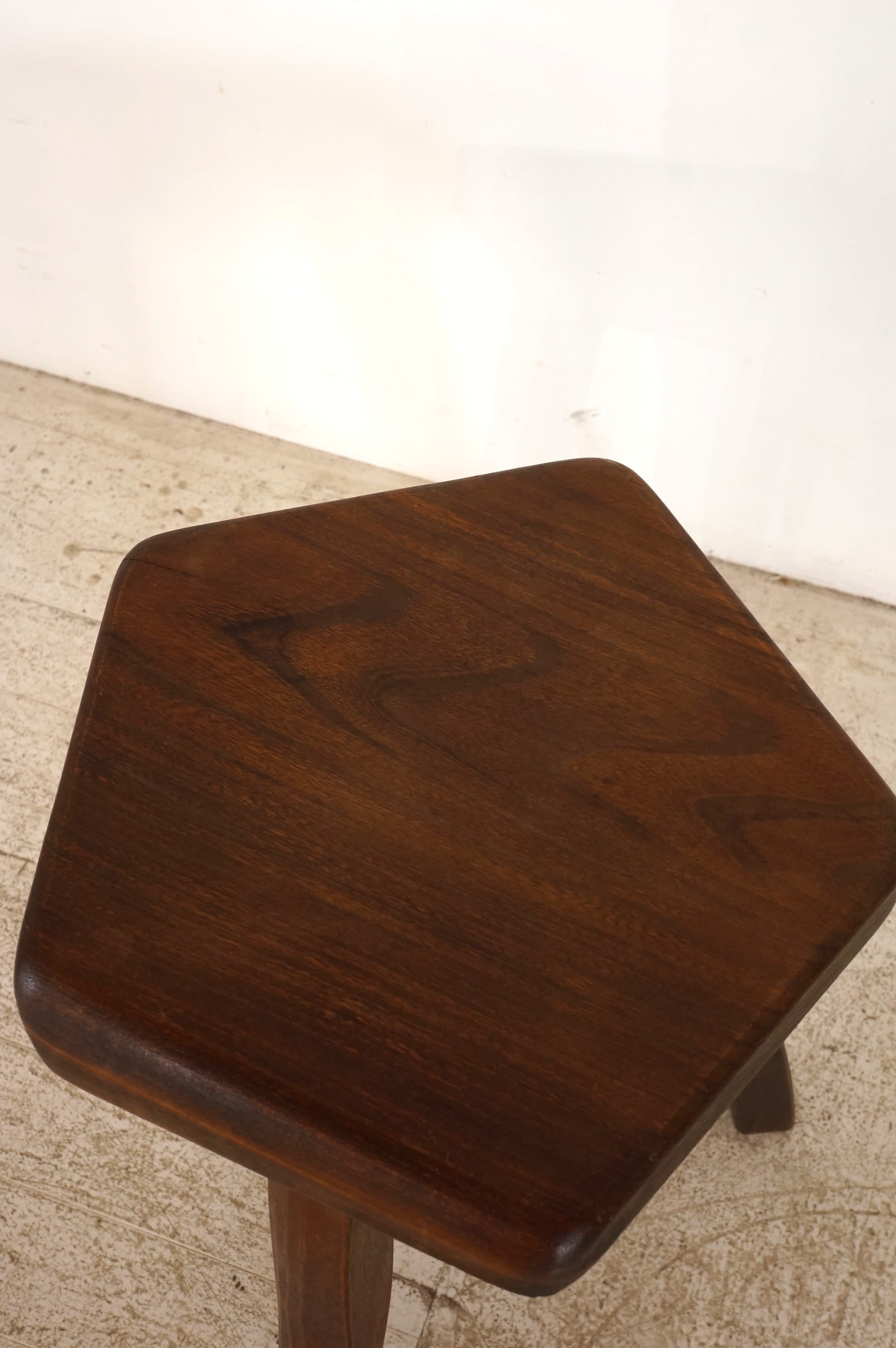 Tripod Stool / Aranjou