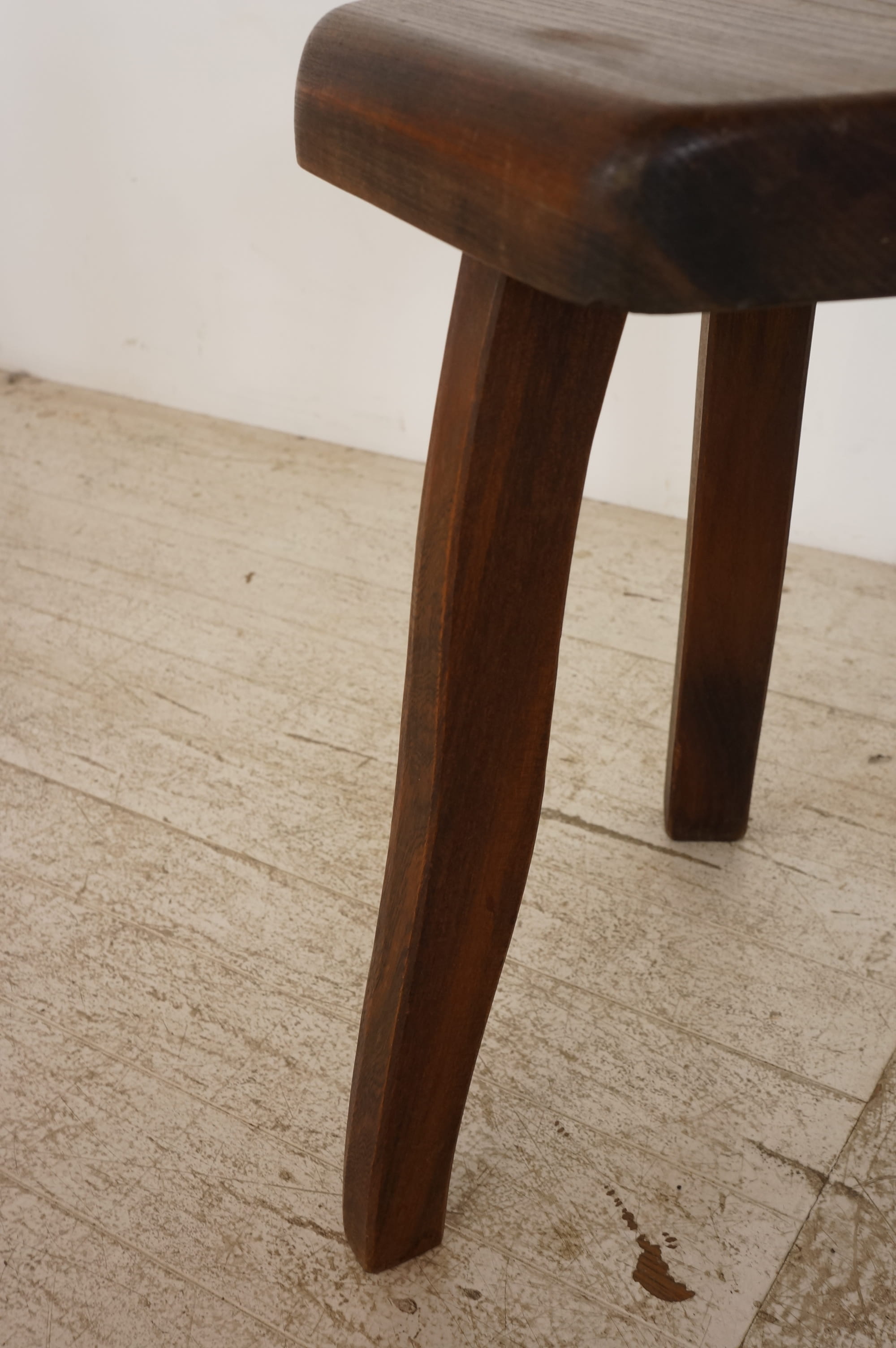 Tripod Stool / Aranjou