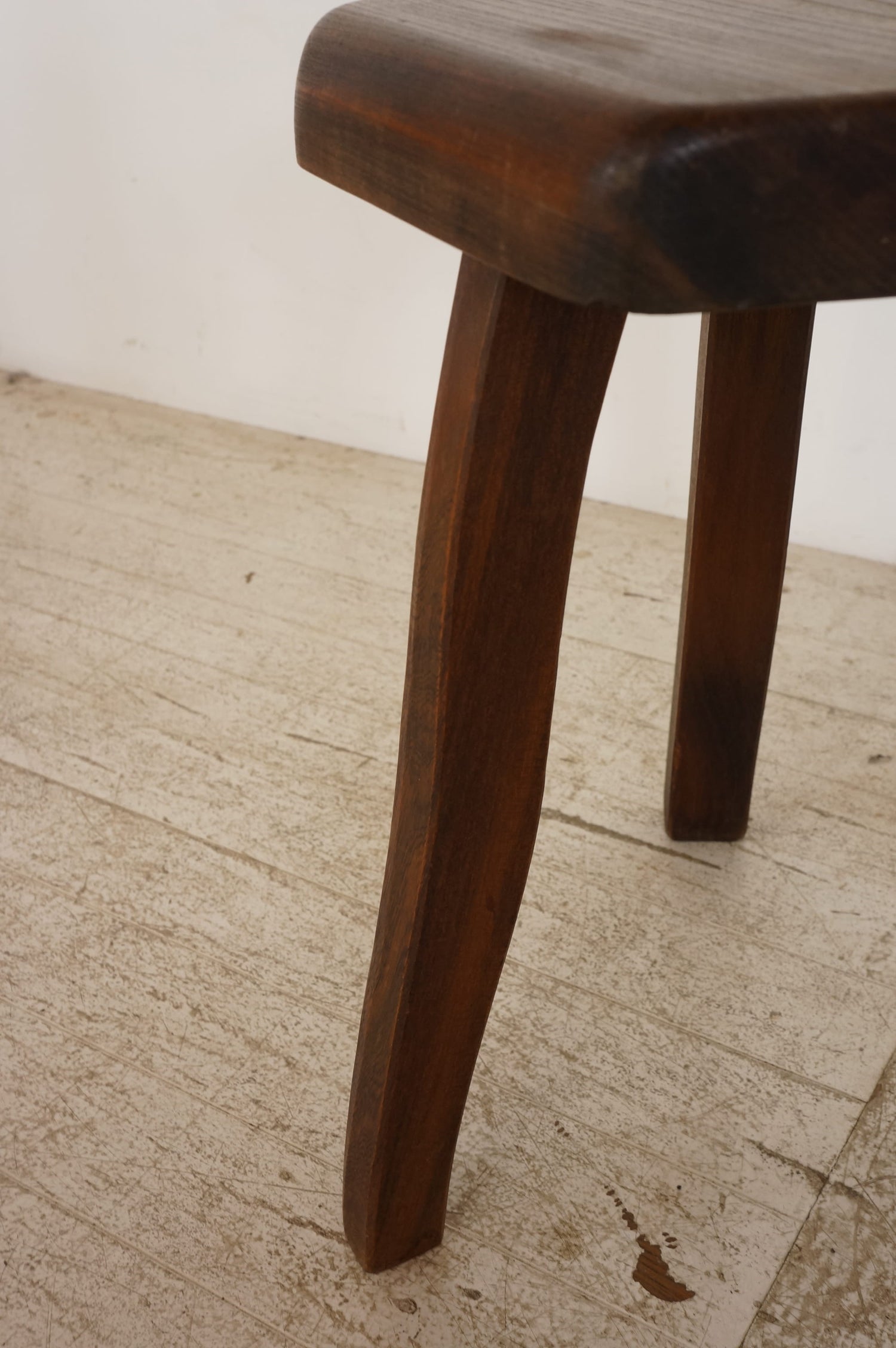Tripod Stool / Aranjou