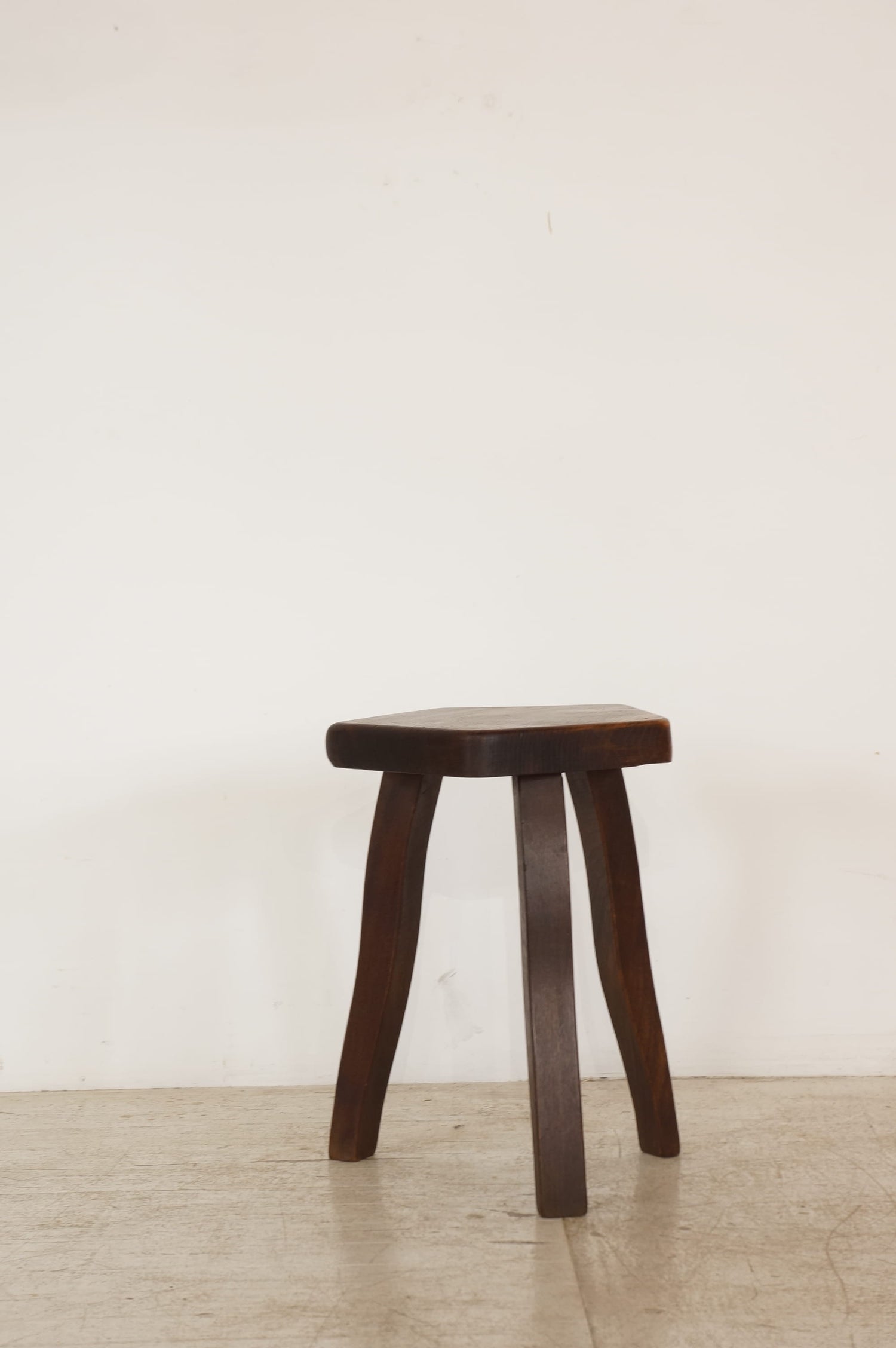 Tripod Stool / Aranjou