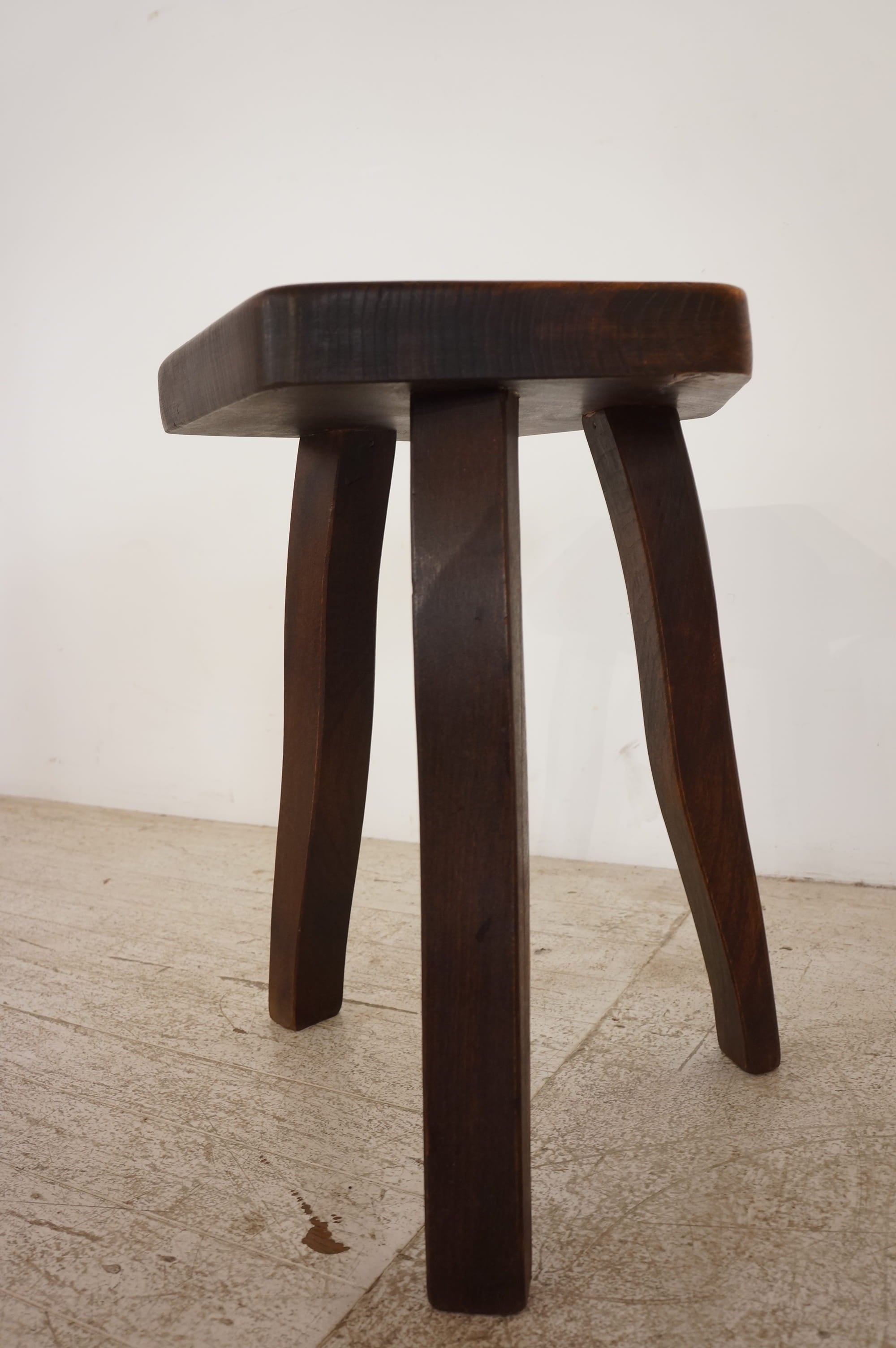 Tripod Stool / Aranjou