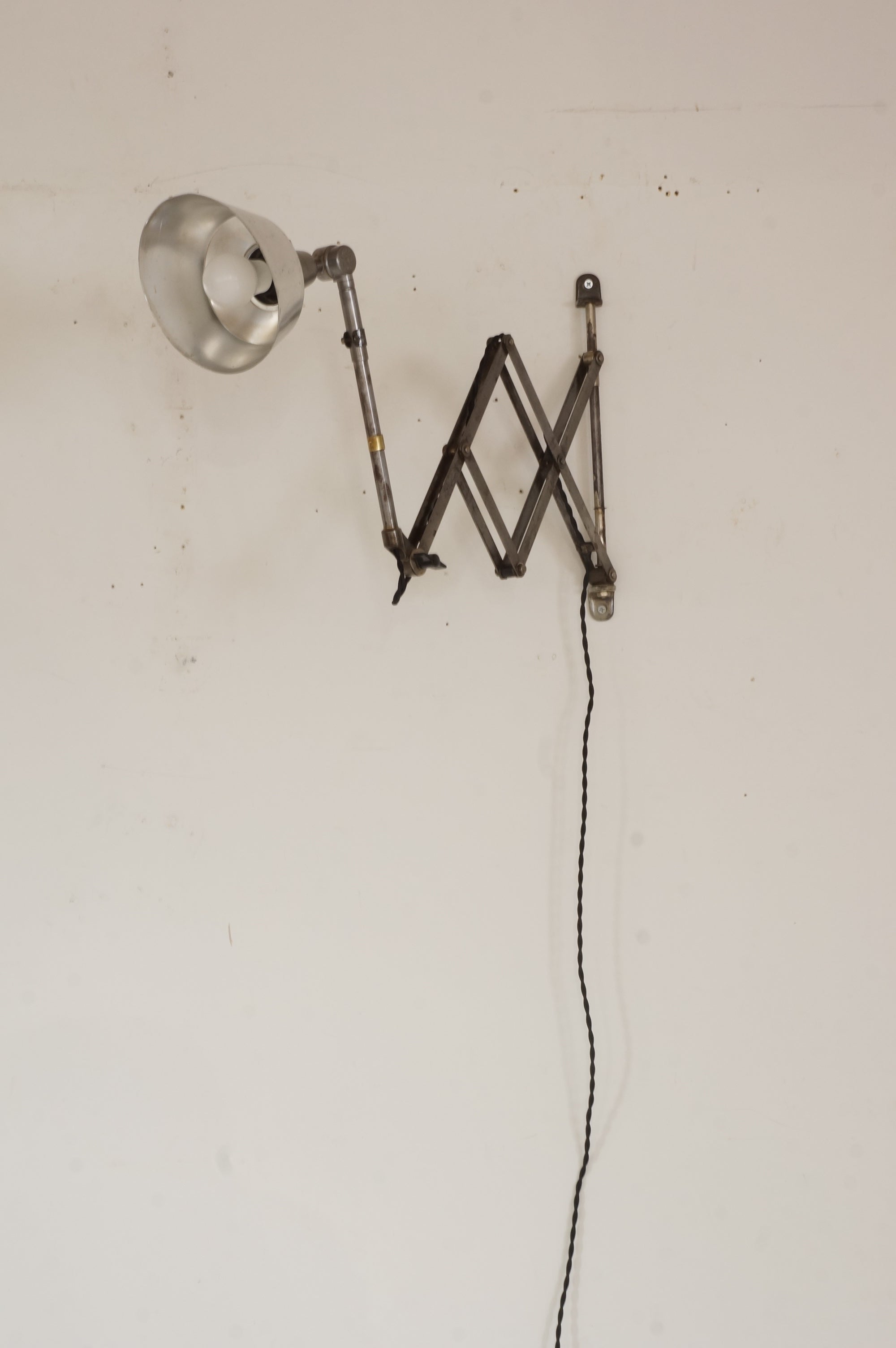 Midgaed　ランプ　バウハウス　工業系　アトリエ　ヴィンテージ　アンティーク Vintage Scissor Wall Lamp / Midgard – Wormhole Furniture