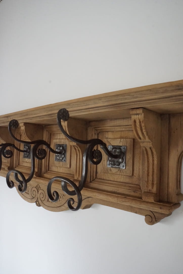 WALL RACK