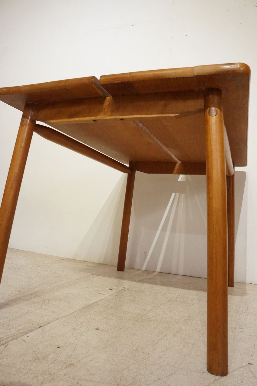 Grain de Cafe Dining Table / Pierre Gautier-Delay