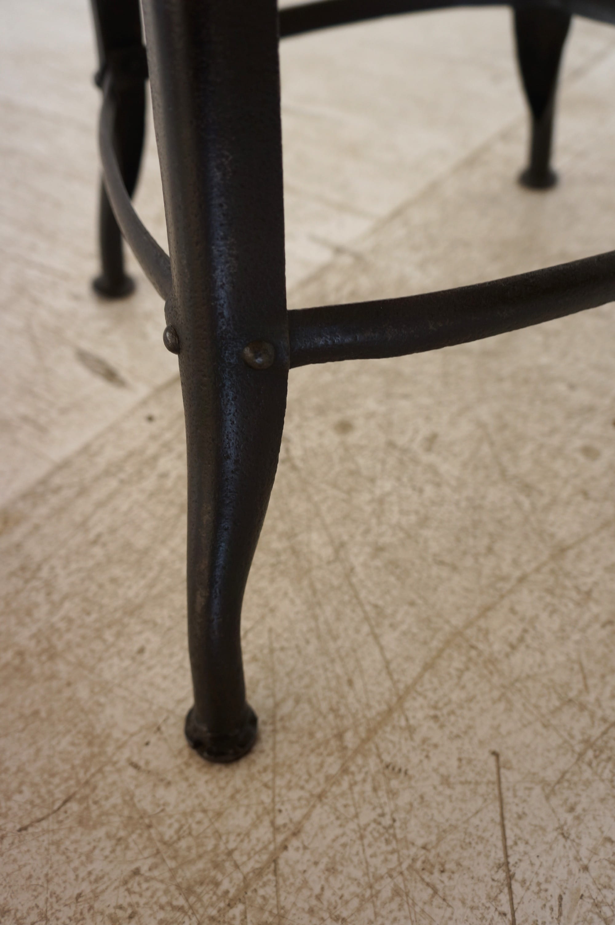 Stool / NICOLLE
