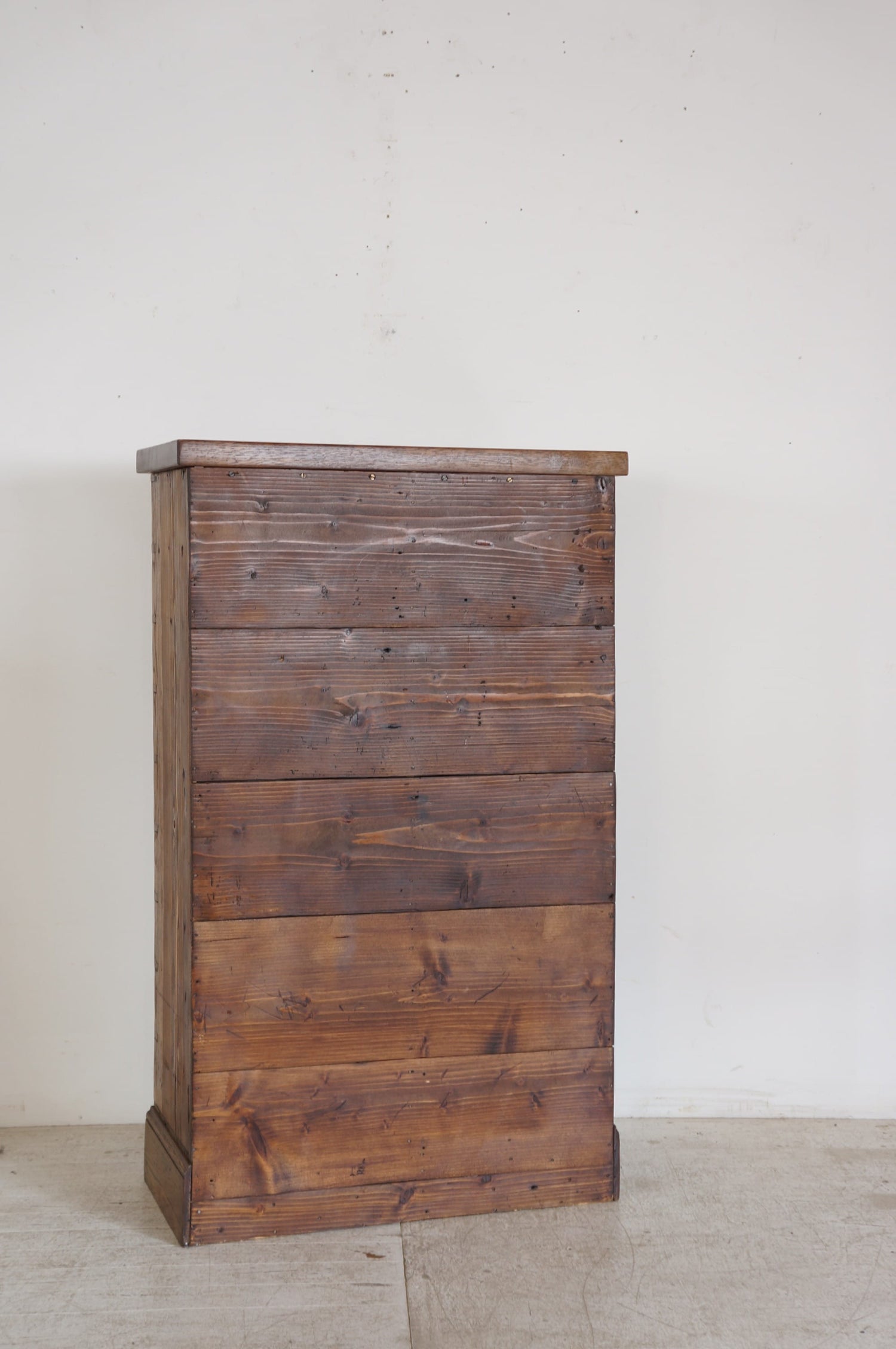 Wooden drawers cabinet