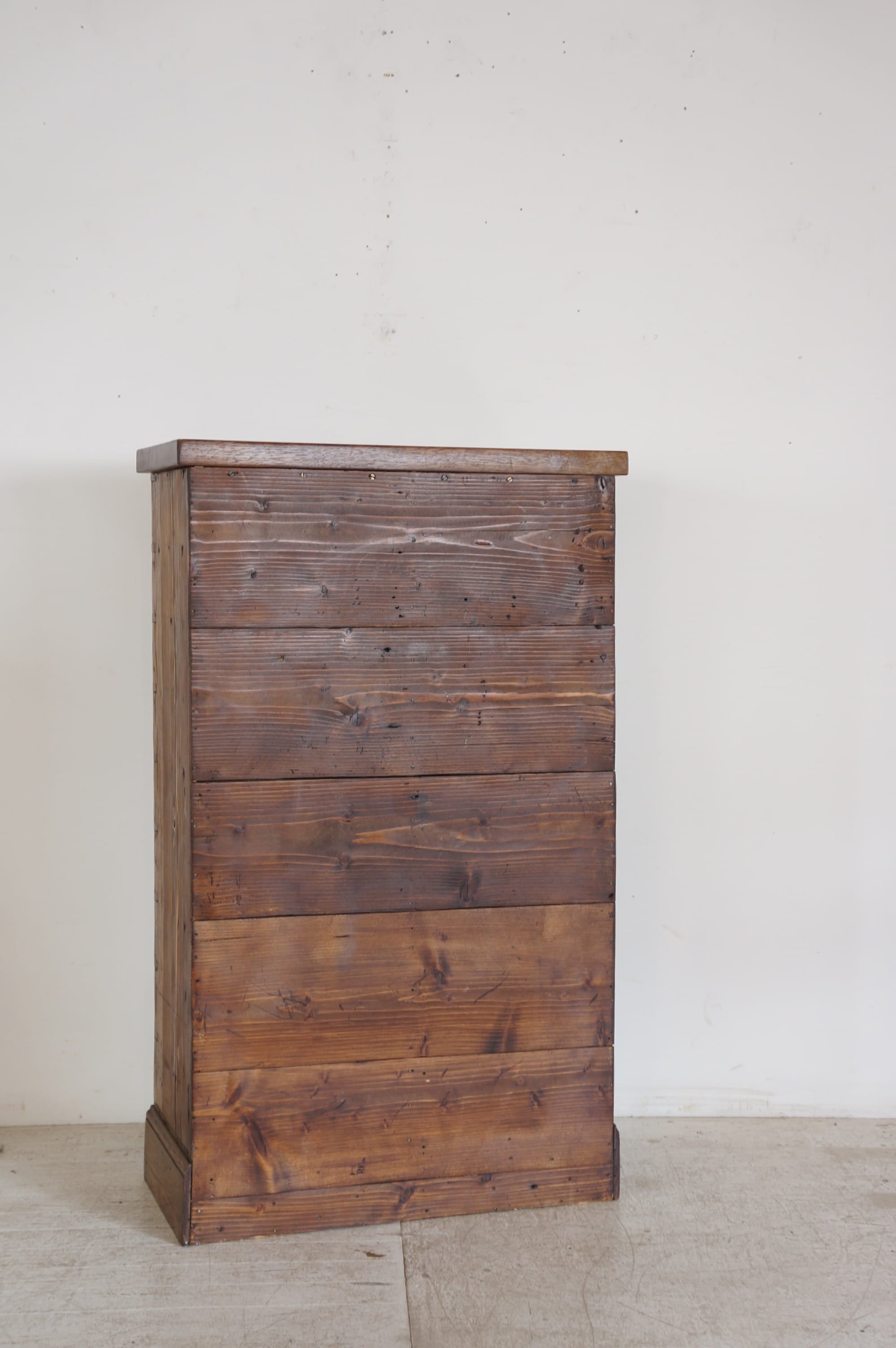 Wooden drawers cabinet