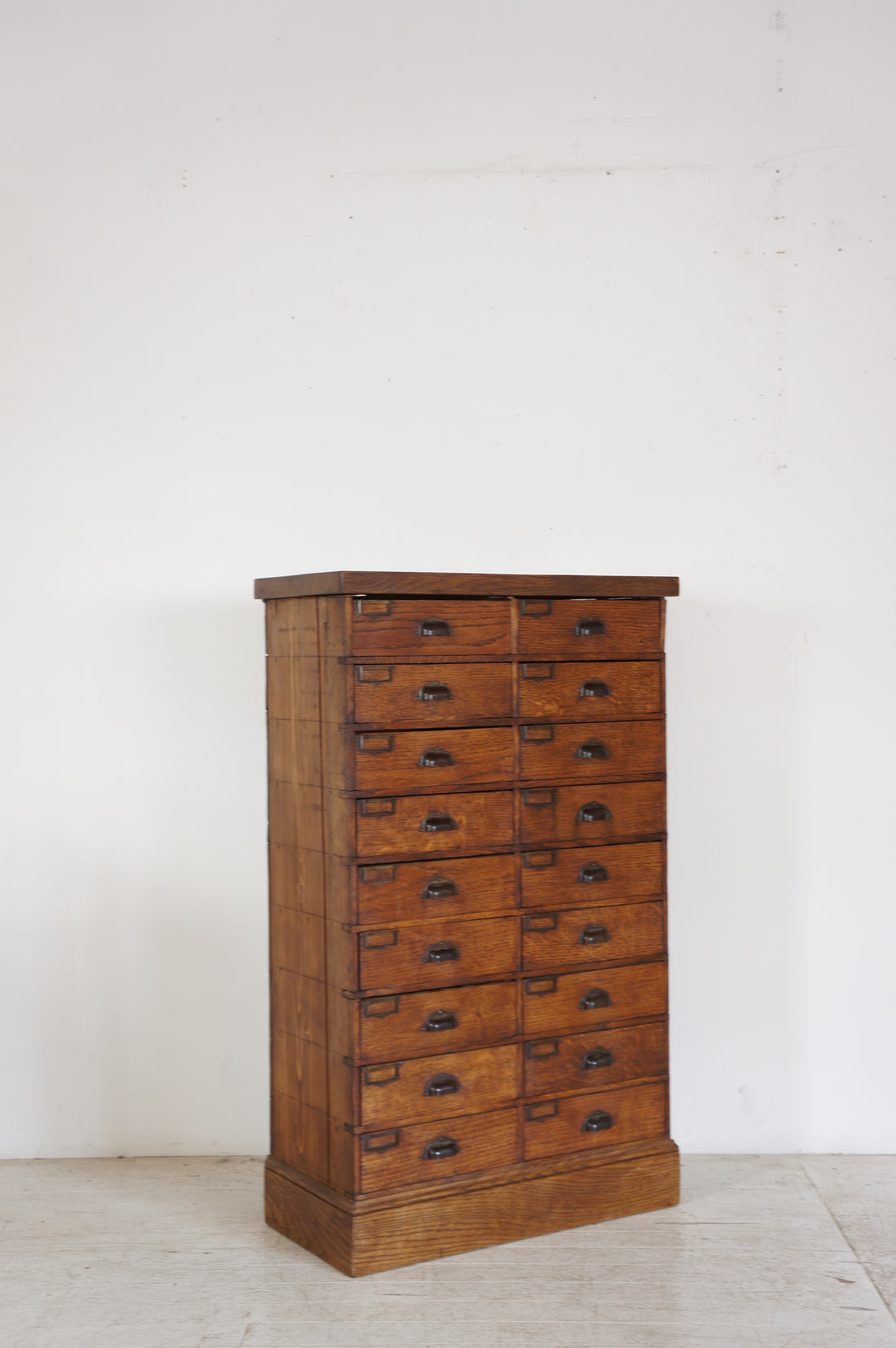 Wooden drawers cabinet