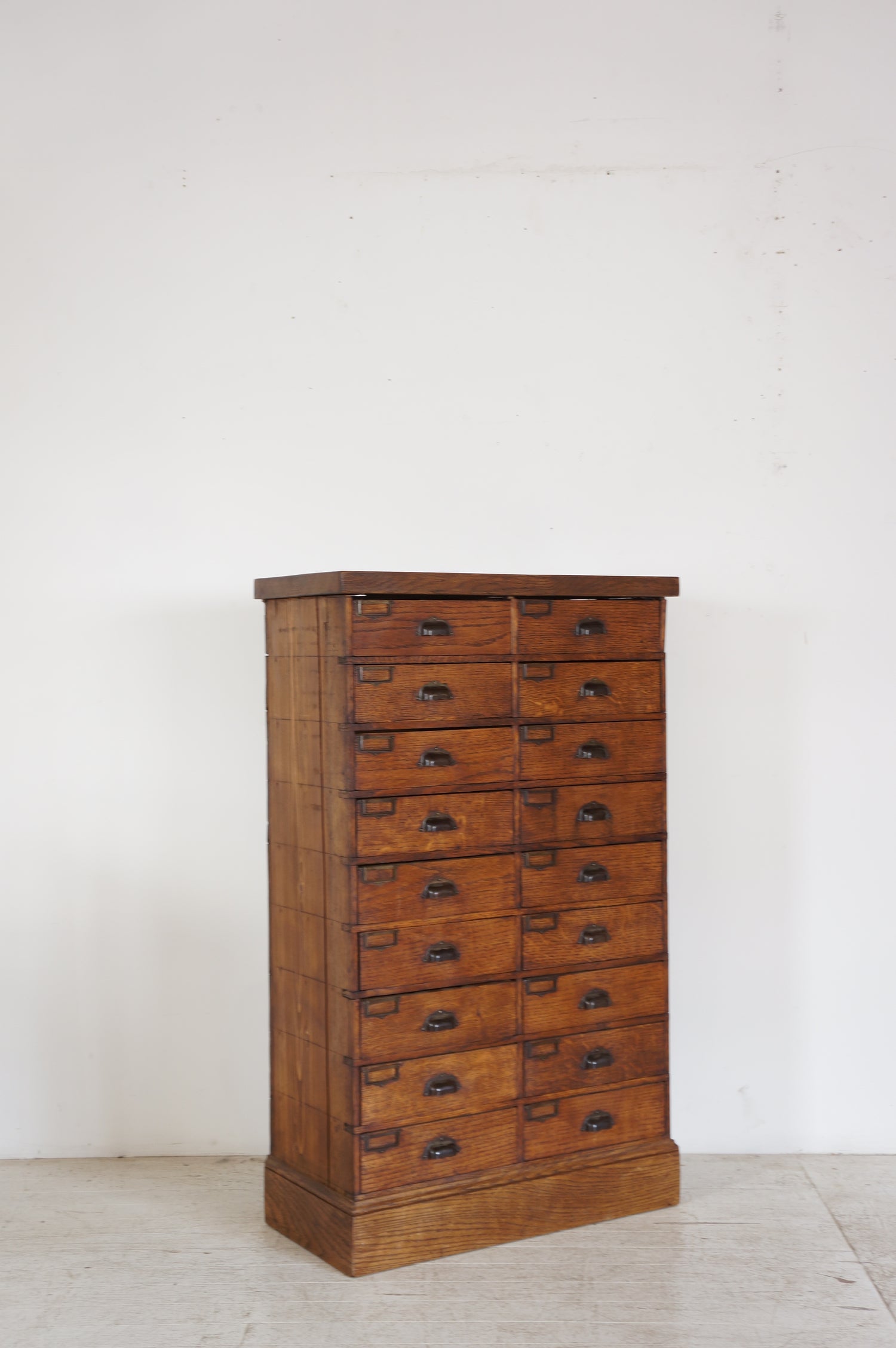 Wooden drawers cabinet
